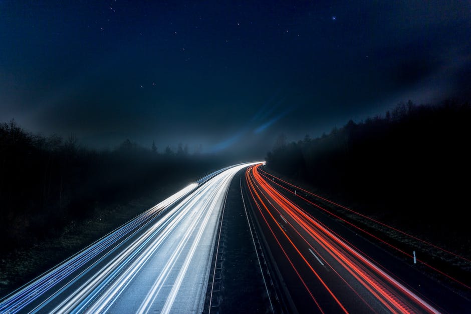  Geschwindigkeitsbeschränkungen auf der Autobahn mit Anhänger