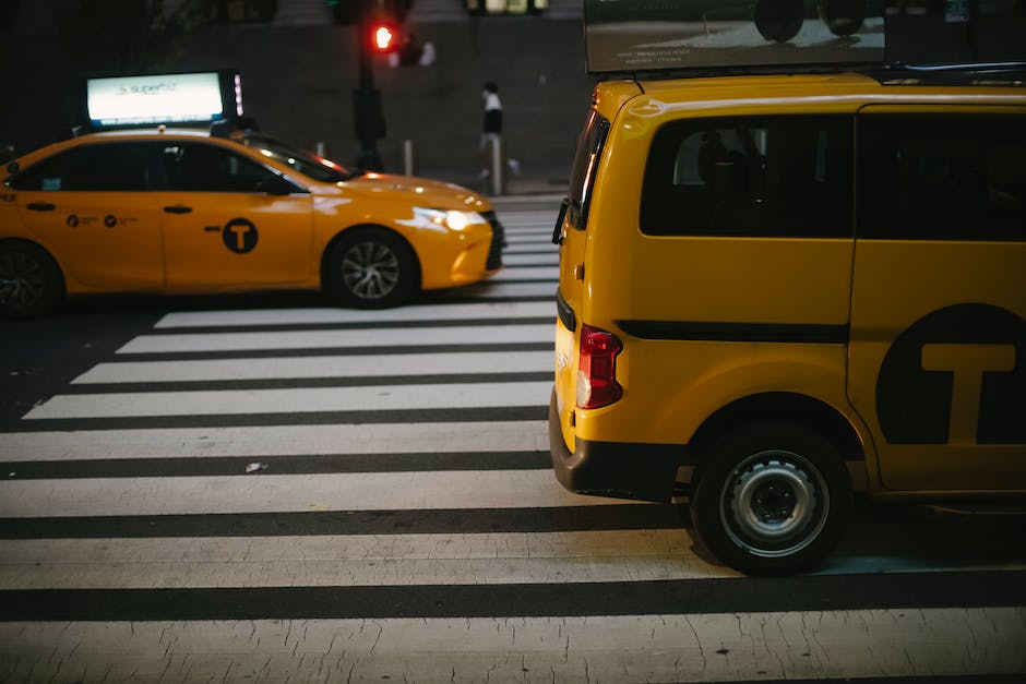  Höchstgeschwindigkeit eines Fahrzeugs mit Anhänger