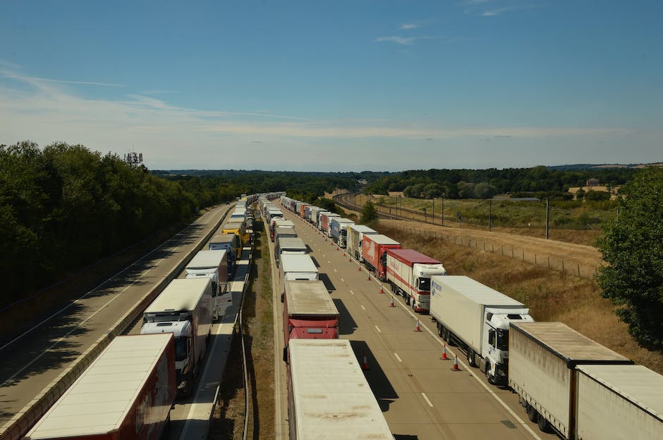  Ladung vom Anhänger sicher transportieren